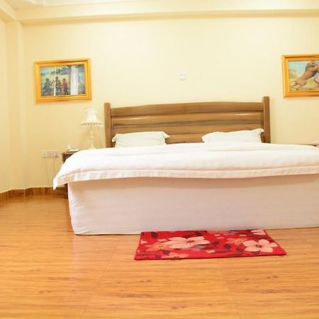 Ampomaah Hotel أكرا المظهر الخارجي الصورة