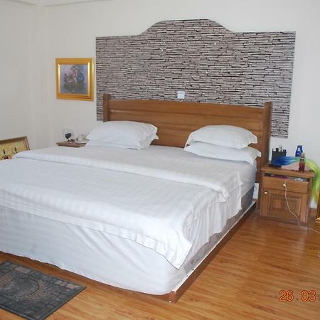Ampomaah Hotel أكرا المظهر الخارجي الصورة
