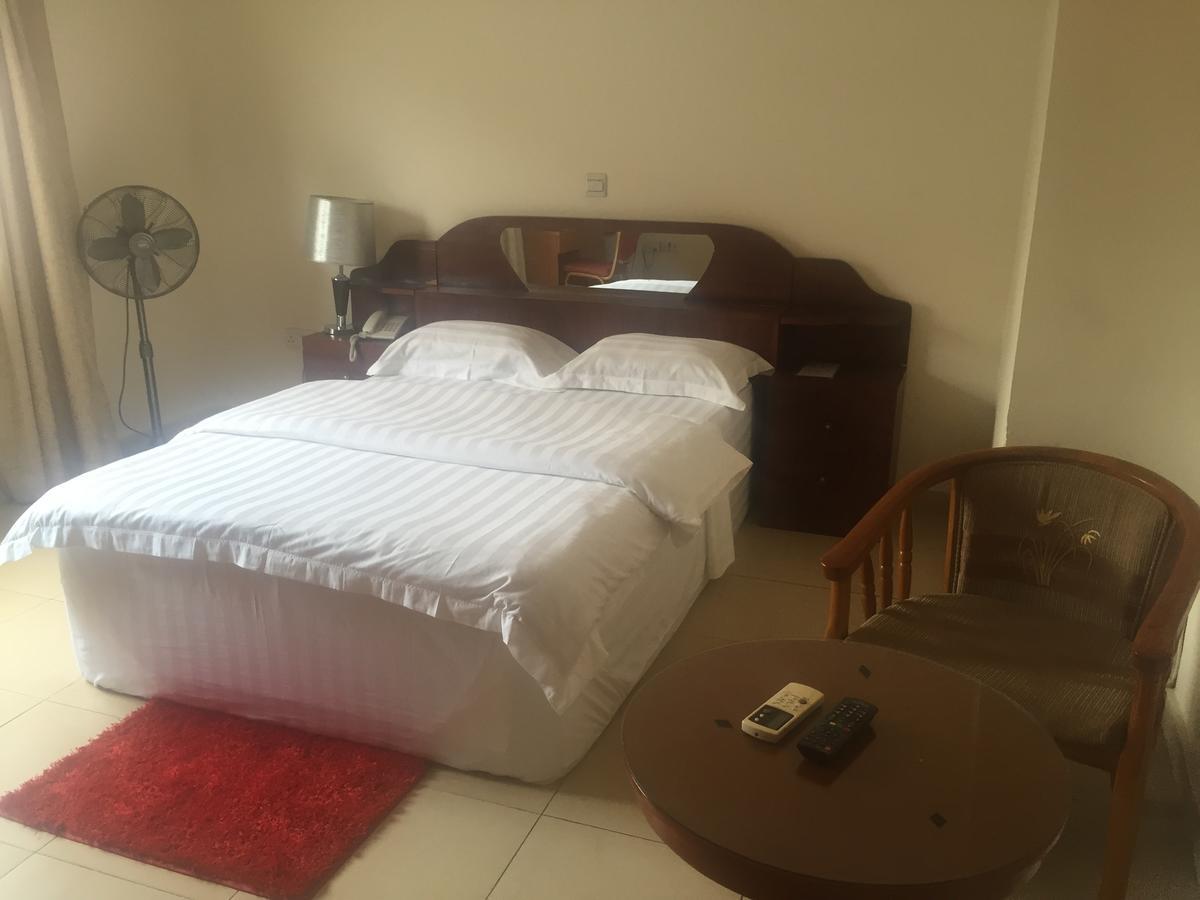 Ampomaah Hotel أكرا المظهر الخارجي الصورة