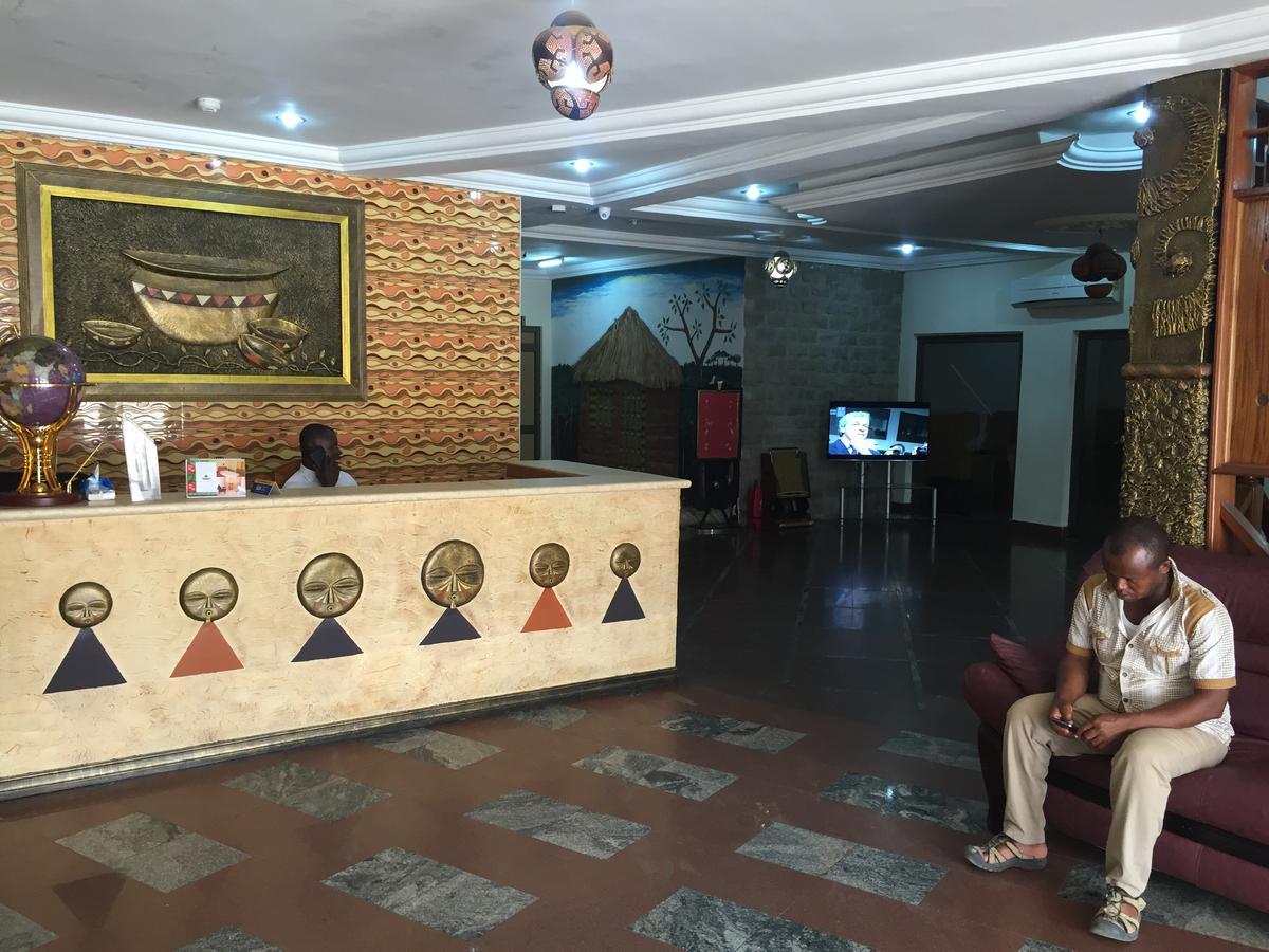 Ampomaah Hotel أكرا المظهر الخارجي الصورة