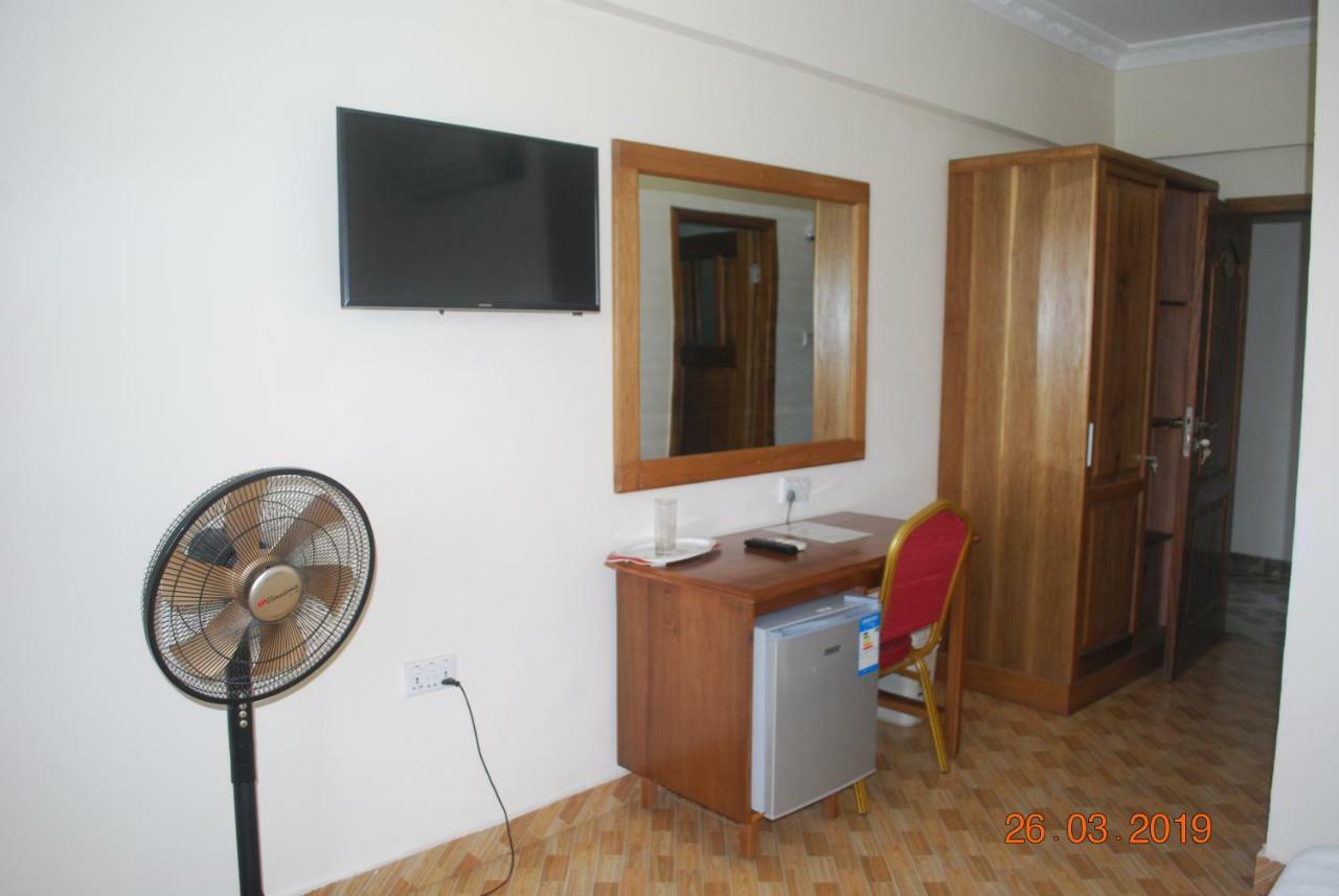 Ampomaah Hotel أكرا المظهر الخارجي الصورة
