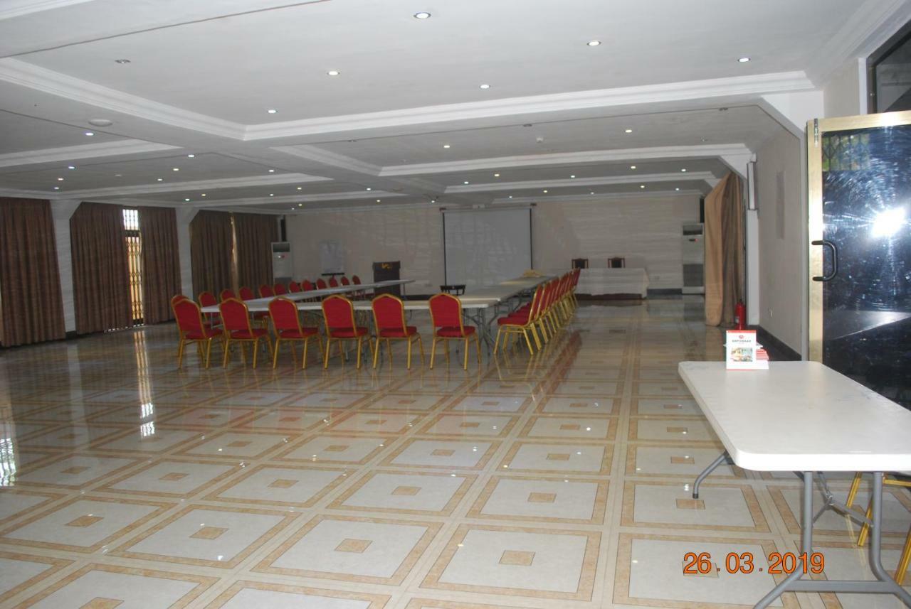 Ampomaah Hotel أكرا المظهر الخارجي الصورة