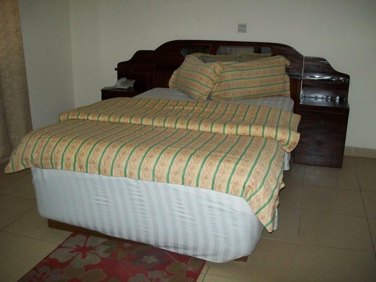 Ampomaah Hotel أكرا المظهر الخارجي الصورة
