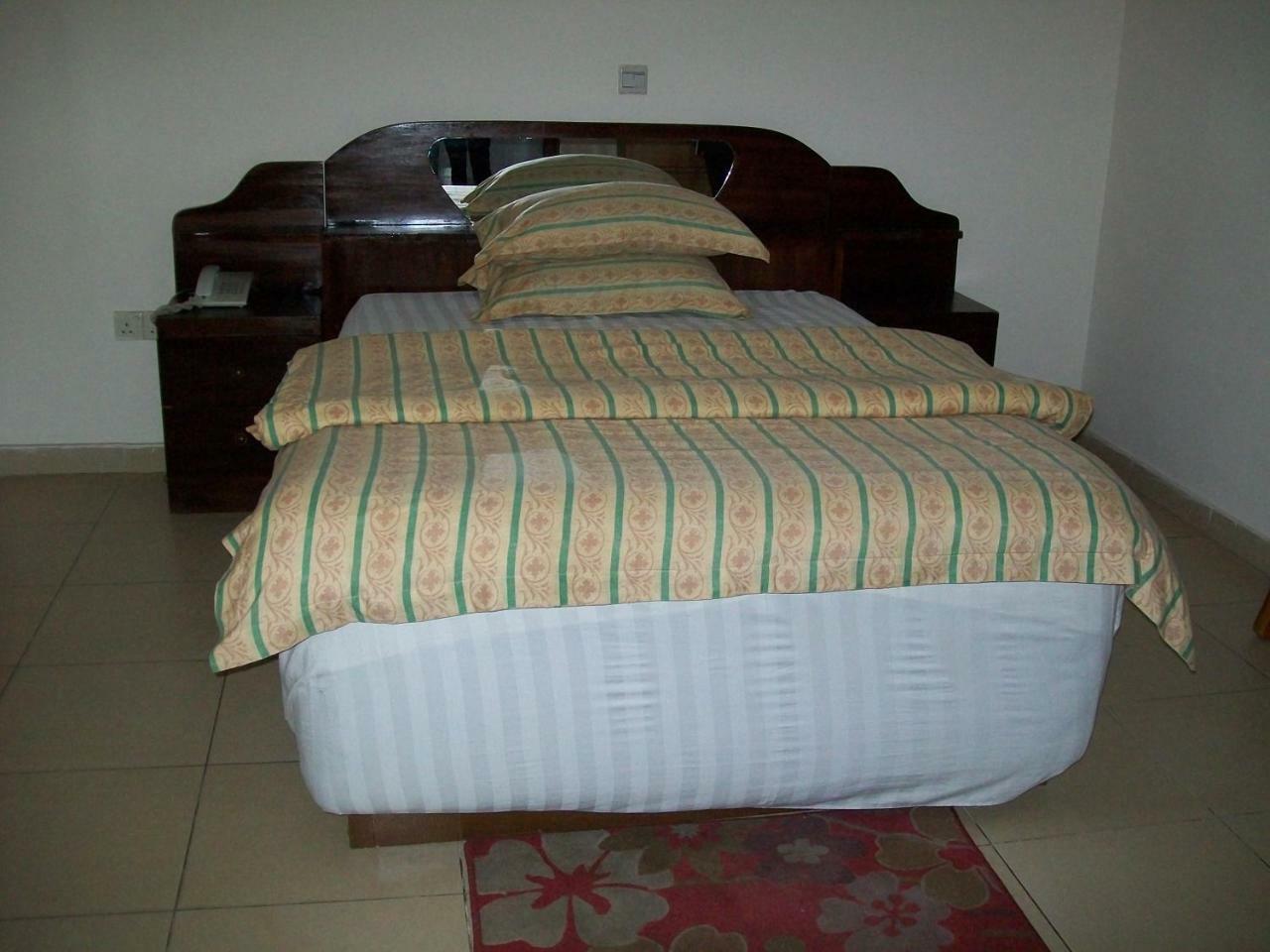 Ampomaah Hotel أكرا المظهر الخارجي الصورة
