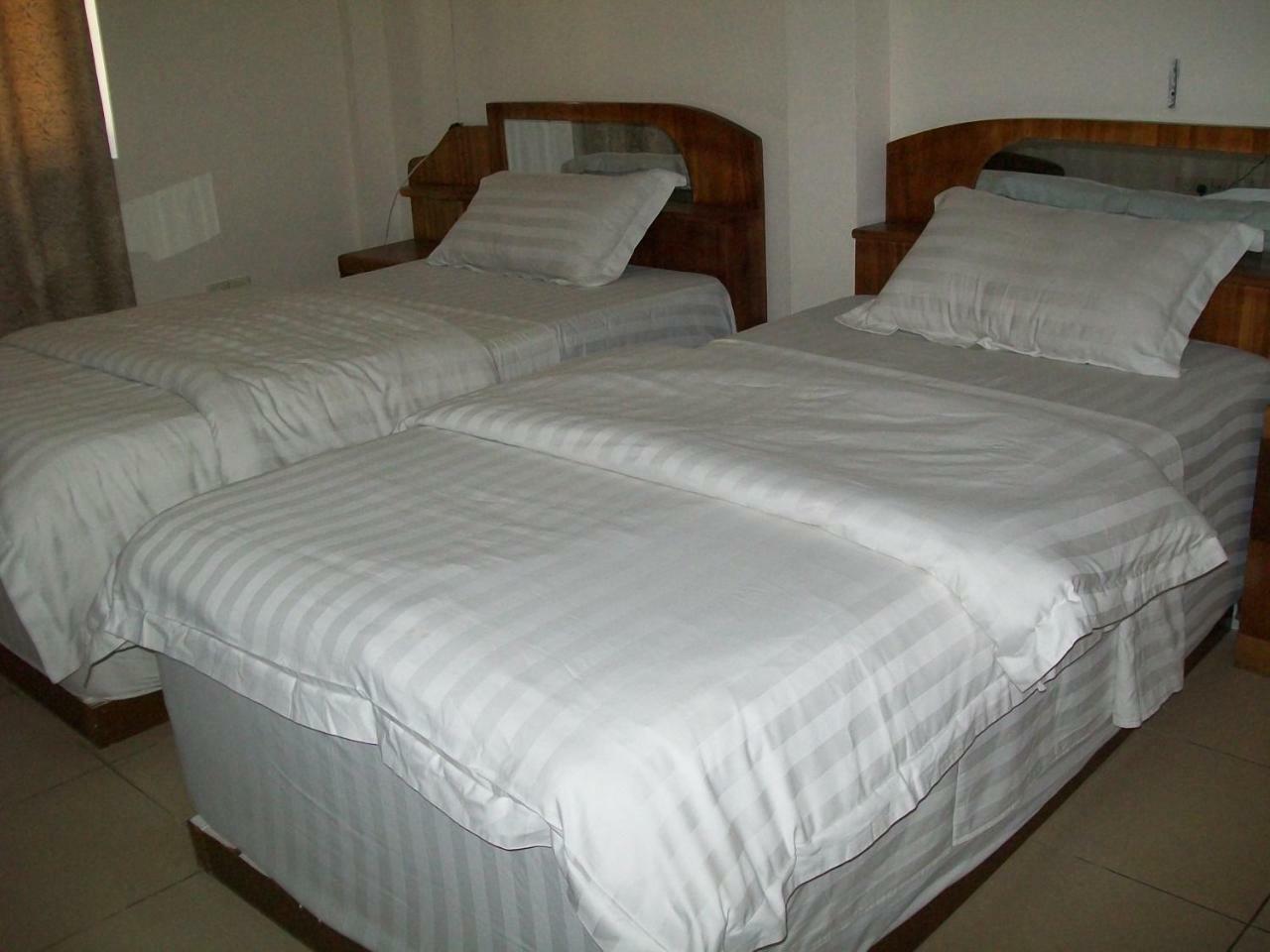 Ampomaah Hotel أكرا المظهر الخارجي الصورة