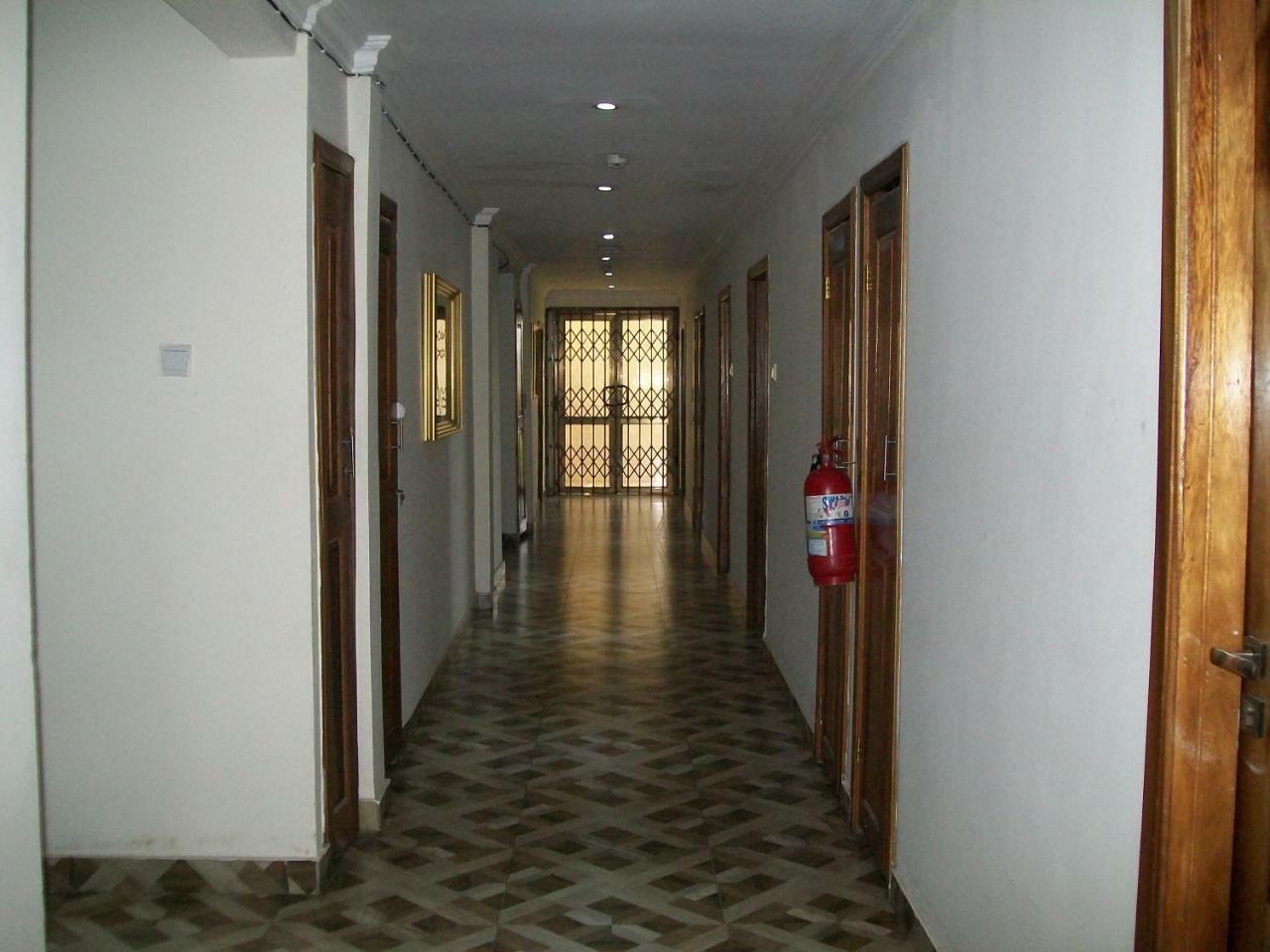 Ampomaah Hotel أكرا المظهر الخارجي الصورة