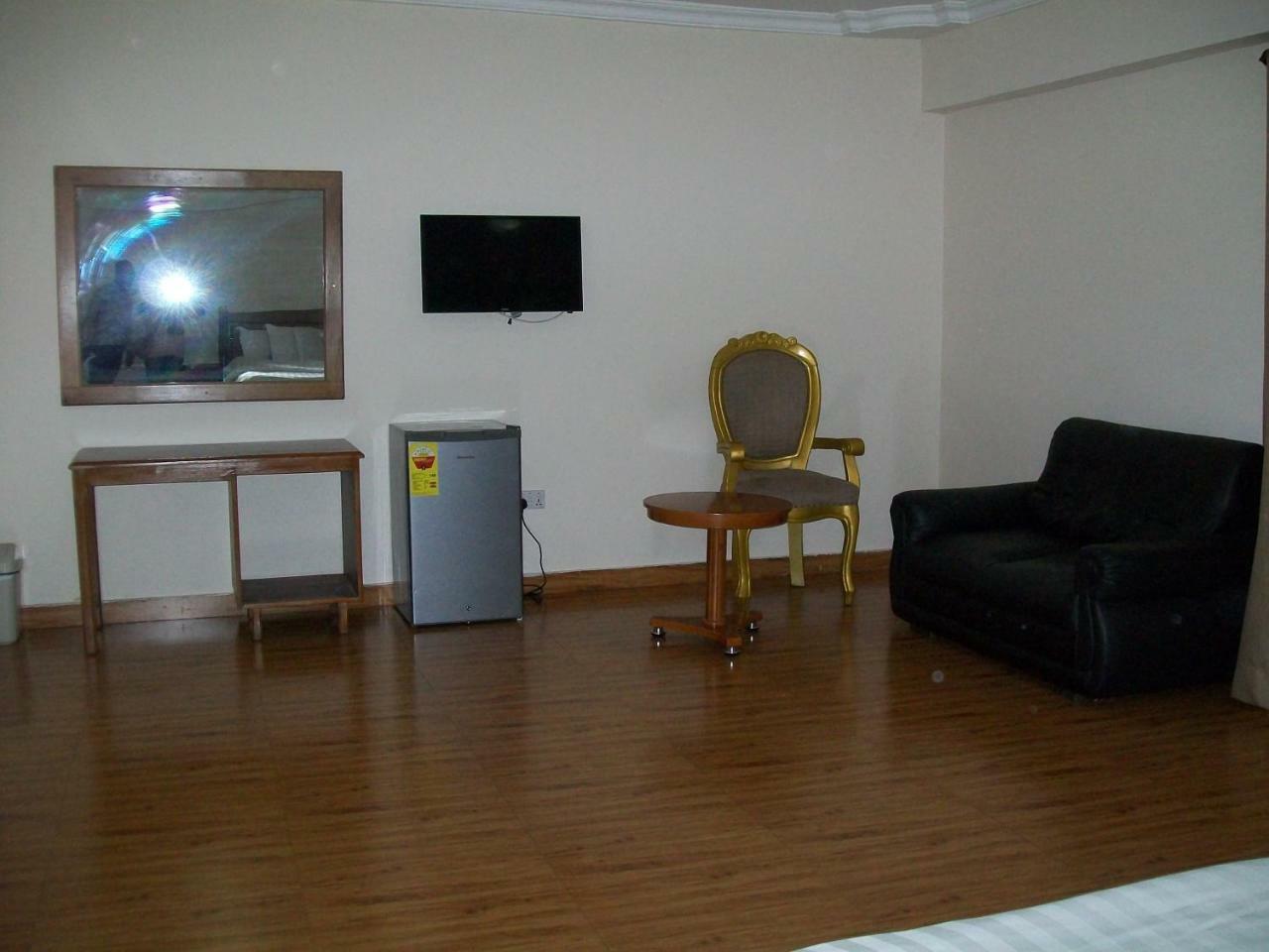 Ampomaah Hotel أكرا المظهر الخارجي الصورة