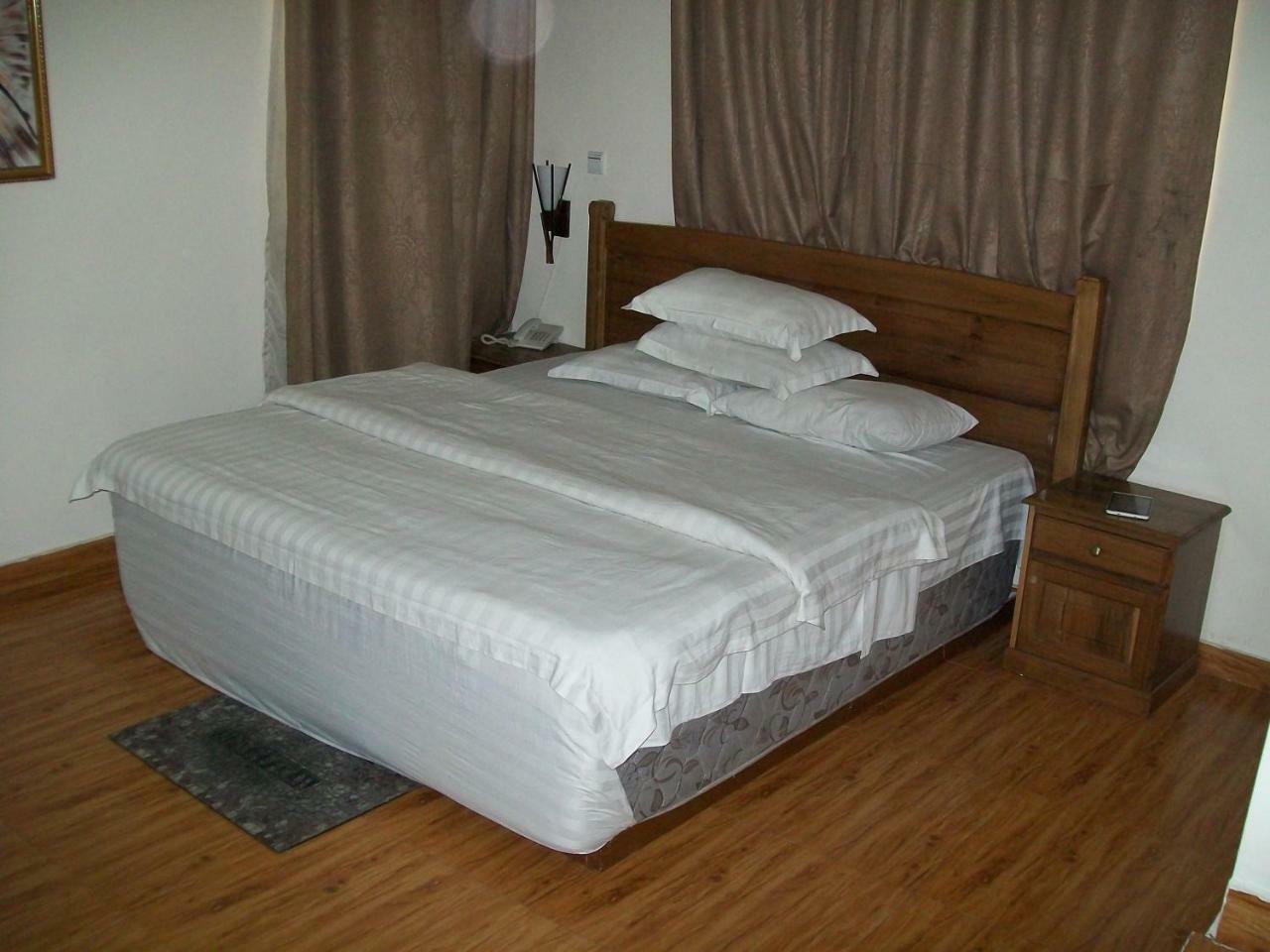 Ampomaah Hotel أكرا المظهر الخارجي الصورة