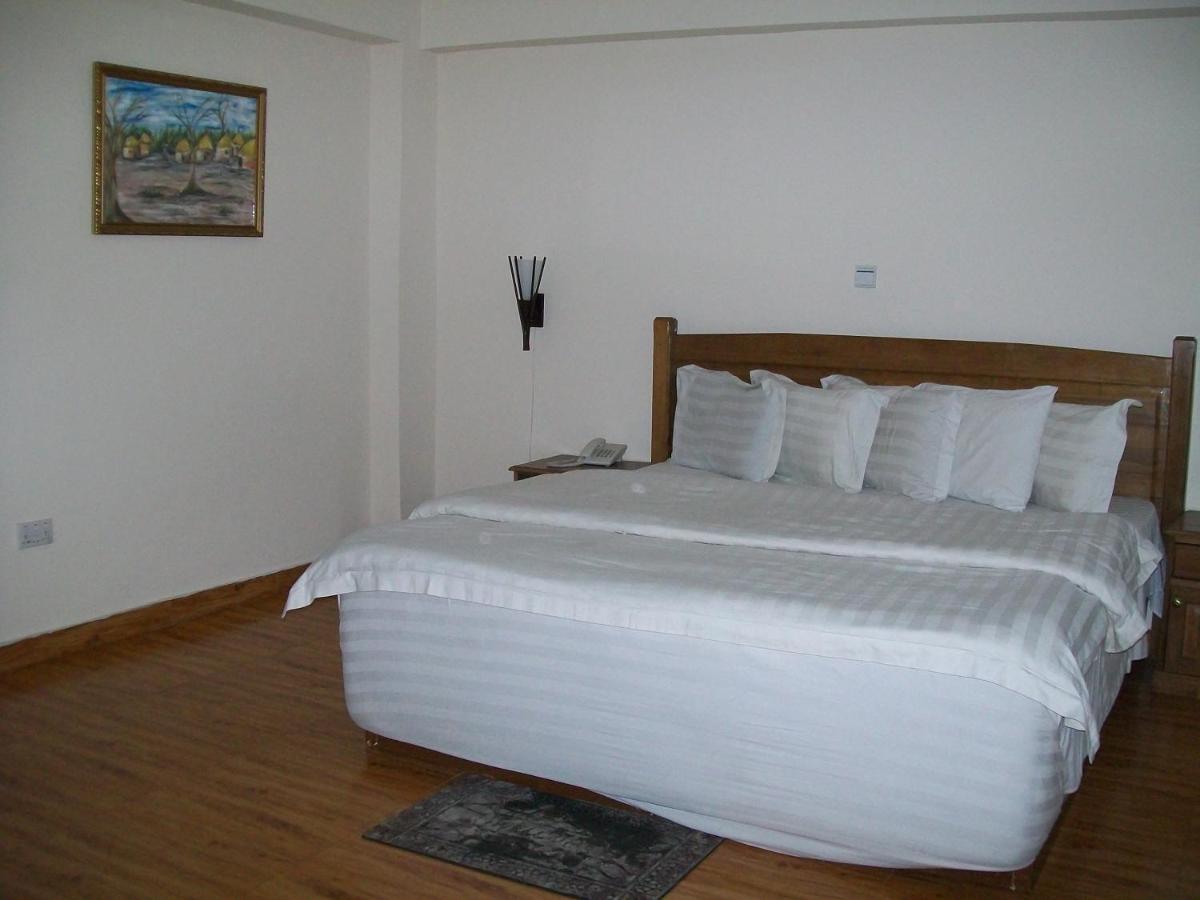 Ampomaah Hotel أكرا المظهر الخارجي الصورة